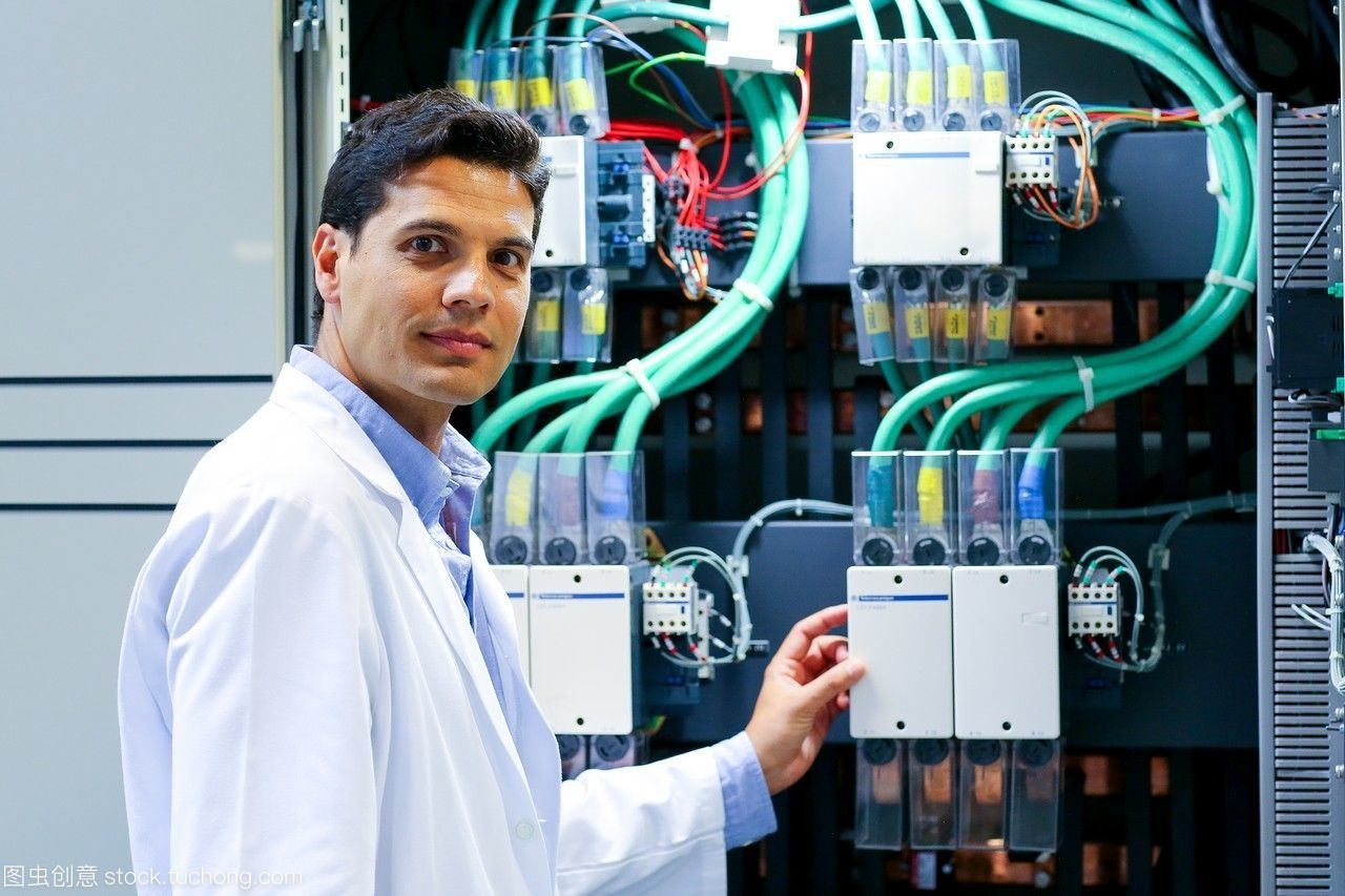 研究員低壓微網(wǎng)絡(luò)測試和證書服務(wù)智能電網(wǎng)和智能電表認(rèn)證的電力電子設(shè)備技術(shù)服務(wù)行業(yè)tecnalia研究與創(chuàng)新bizkaia巴斯克的國家西班牙